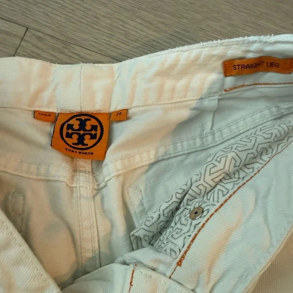 Tory Burch Mid-Rise Straight Leg White Jeans Women’s Size 28 gold Logo